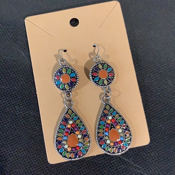 Earrings - Picture 4 of 7